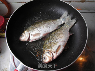 Stewed Noodles with Crucian Carp recipe