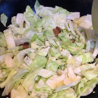 Stir-fried Cabbage with Chives and Oil Residue recipe