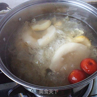 White Fungus Stewed Pear recipe