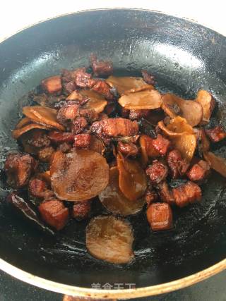 Braised Pork Stew with Dried Potato Chips recipe