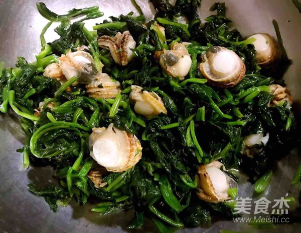 Scallops Mixed with Spinach recipe