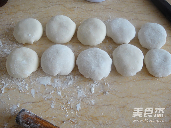 Fresh Bamboo Shoots and Pork Hot Noodle Pie recipe