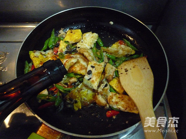 Stir-fried Poached Egg with Tempeh and Hang Pepper recipe