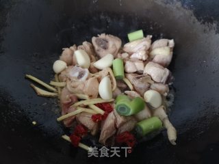 Stewed Chicken with Mushrooms and Potatoes recipe