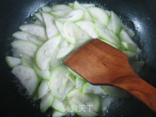Fish Tofu and White Jade Mushroom Stir-fried Night Blossom recipe
