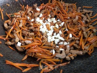 Stir-fried Shredded Pork with Carrots recipe