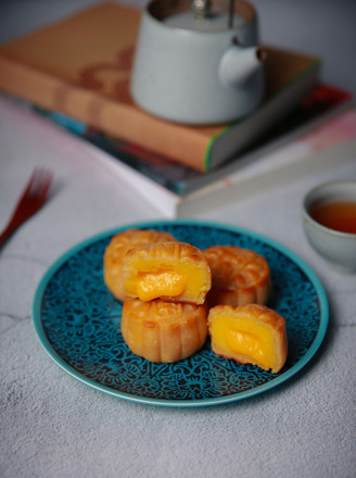 Flowing Custard Mooncakes, The Softer The Heart, The More Delicious