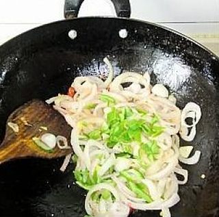 Hot and Sour Shredded Onion recipe