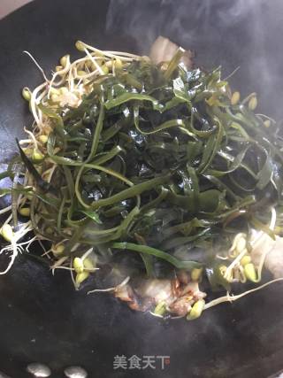 Braised Pork Belly with Seaweed and Soy Sprouts recipe