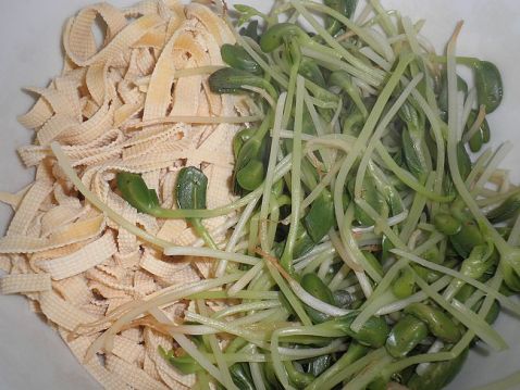 Peanut Tofu with Bean Sprouts recipe