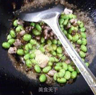 Fried Edamame with Sprouts and Diced Pork recipe