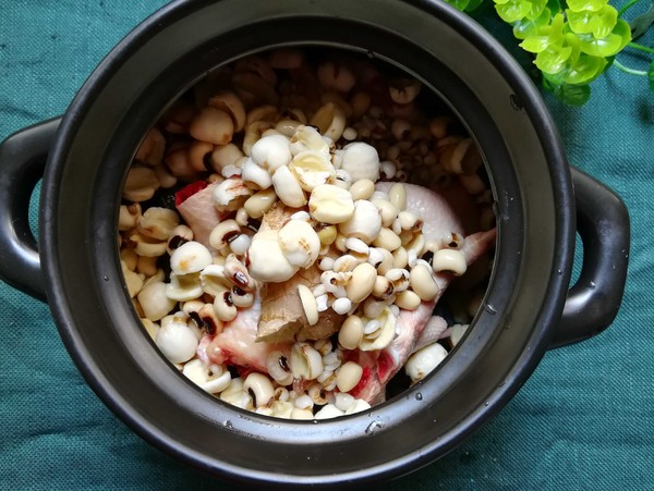 Dampness Chicken Feet Soup recipe