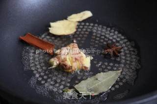 Finger-sucking Fermented Bean Curd and Peanut Stewed Trotters recipe