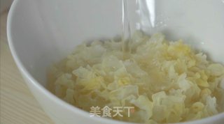 Papaya Tremella and Lotus Seed Soup recipe