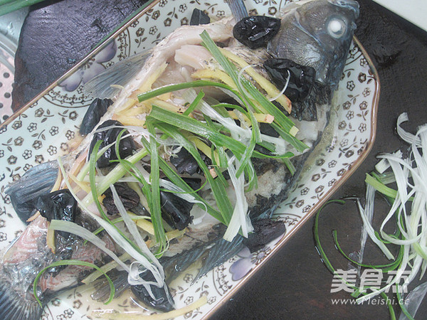 Steamed Crucian Carp with Olive Horn recipe