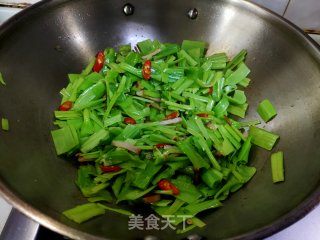 Stir-fried Bacon with Water Spinach recipe