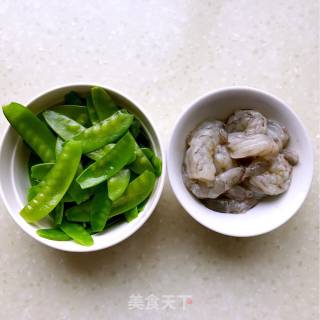 Fried Shrimp Balls with Snow Pea recipe