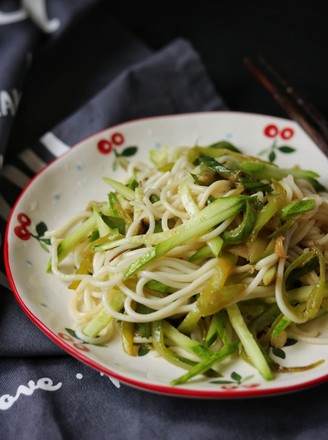 Green Pepper and Loofah Noodles recipe