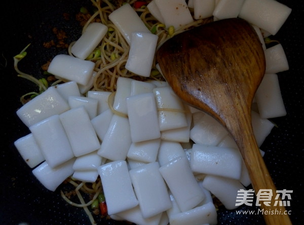 Stir-fried Rice Cake with Pork Mocha recipe