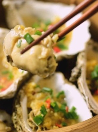 Steamed Oysters with Garlic