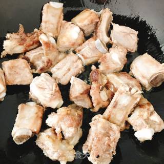 Stir-fried Pork Ribs with Cowpeas recipe