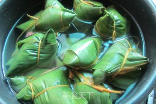 Eat Zongzi on Dragon Boat Festival ------ Today I Wrapped Peanuts, Lotus Seeds and Meat Dumplings recipe