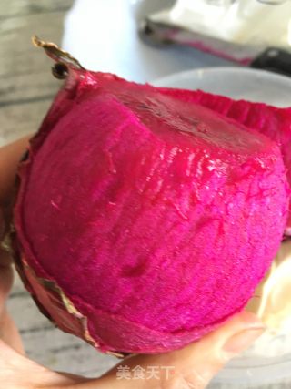 "lazy Meal" Dragon Fruit Yogurt Cup recipe