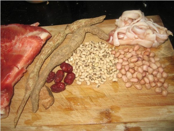 Beef Dali Black Eyebrow Beans and Peanuts in Pot Pork Hem recipe