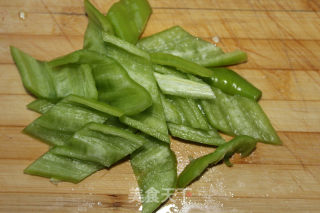 Stir-fried Chinese Mountain Pills with Hot Pepper recipe