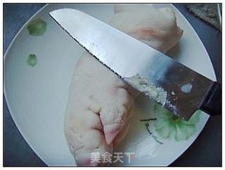 Lotus Root and Pig's Feet Soup. recipe