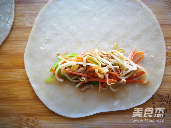 Taste The Fresh Spring Buds-hot Noodle Spring Rolls recipe