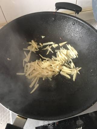 Stir-fried Shredded Pork with Winter Bamboo Shoots and Pickled Vegetables recipe
