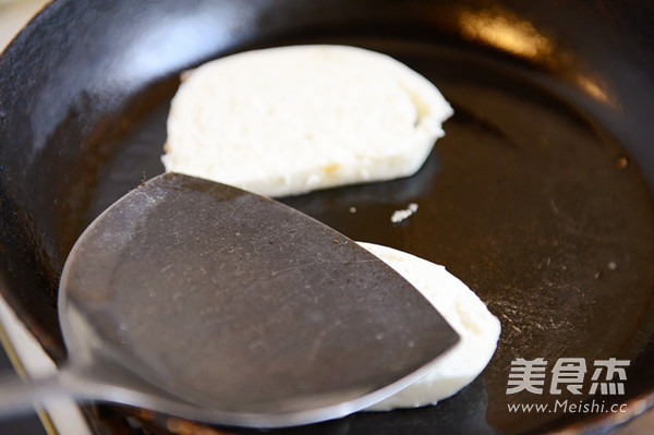 Baked Steamed Bun Slices with Sauce recipe