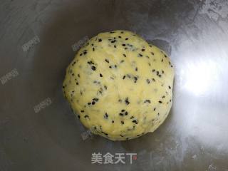 Black Sesame Mochi Bread recipe