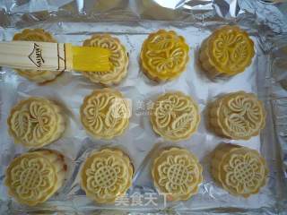 #新良第一节婚纱大赛# Cantonese-style Mung Bean Paste Egg Yolk Mooncakes recipe