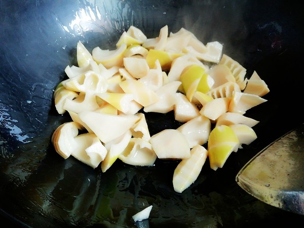 Braised Bamboo Shoots in Oil recipe