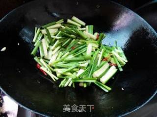 Stir-fried Loofah with Leek recipe