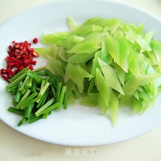 Stir-fried Lettuce Slices recipe