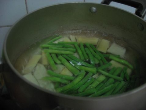 Whip Bamboo Shoots and Cowpea Soup recipe