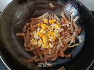 Fried Hor Fun with Egg and Beef recipe