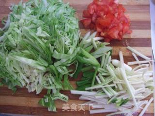 Stir-fried Rice Noodles with Tomato and Cabbage recipe