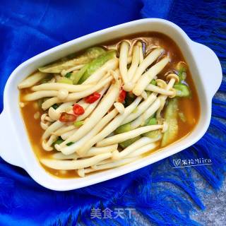 Stir-fried Loofah with White Jade Mushroom recipe