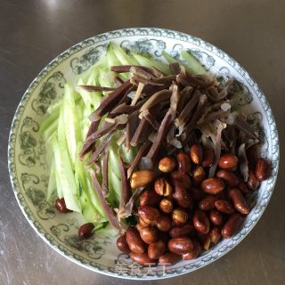 Duck Gizzards with Cucumber and Peanuts recipe