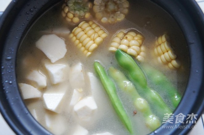 Corn and Taro Soup in Casserole Pot recipe