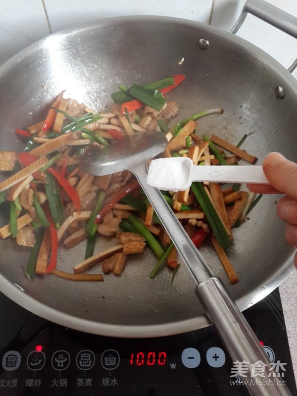 Fried Pork with Dried Tofu recipe