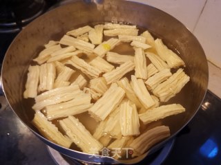 Celery Mixed with Yuba recipe