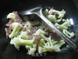 Stir-fried Cauliflower with Goose Gizzards recipe