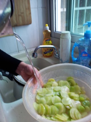 Lettuce with Crunchy Sauce recipe