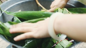 Natural Lye Rice Dumplings-straw Gray Rice Dumplings recipe