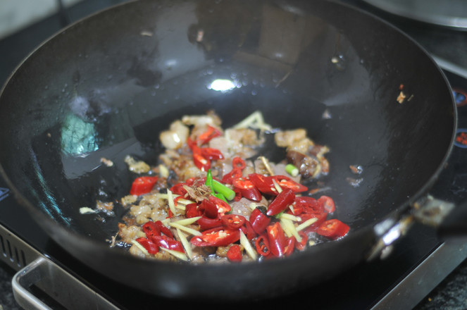 Stir-fried Braised Beef with Garlic Moss recipe